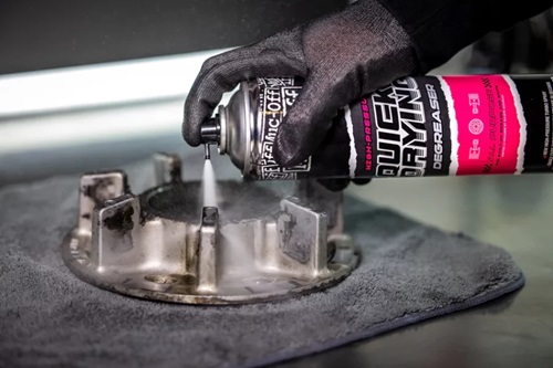 1748252925 High Pressure Quick Drying Degreaser Mr5 7572 950x Crop Center 900x600 1.jpg
