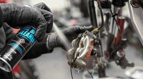 1748265501 02 Disc Brake Cleaner Pdp Highlight E249bb25 5673 461d 91af 4ad872b864fc 950x Crop Center.jpg