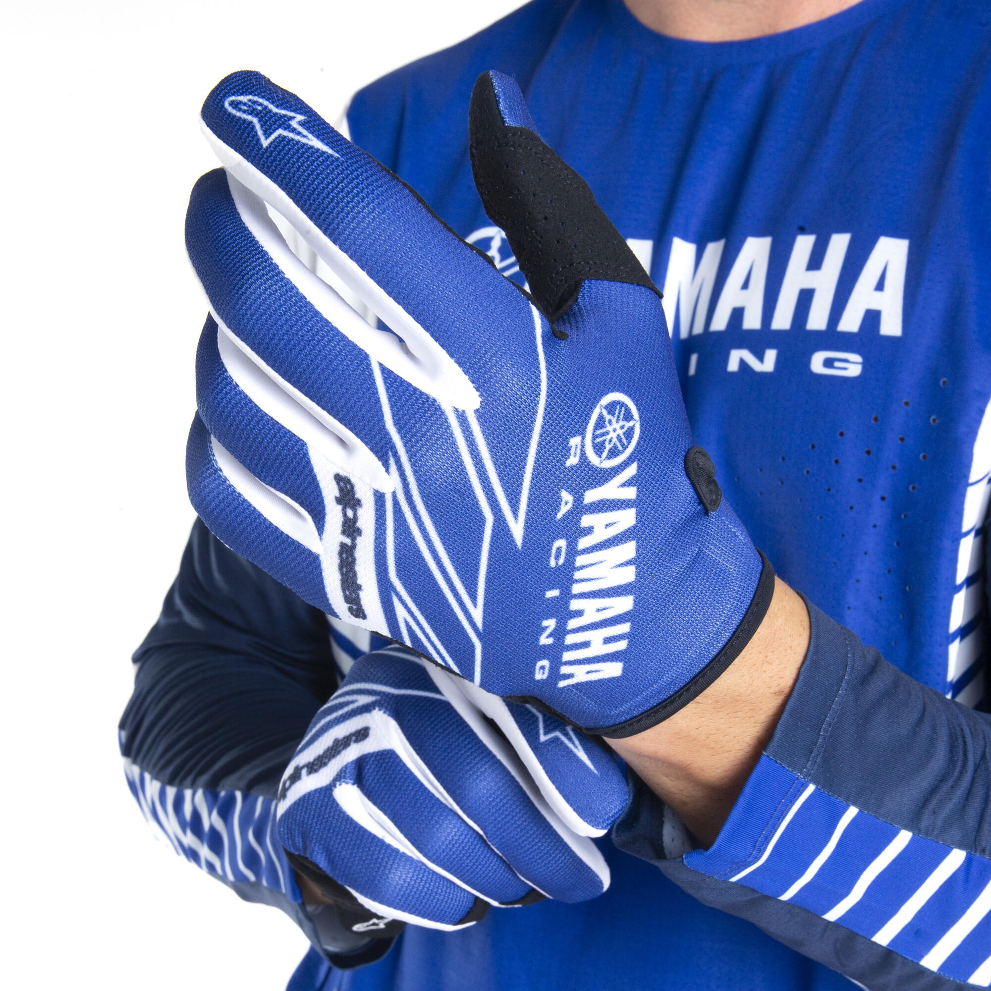 1751798171 A24 Rg105 E0 0l 24 Mx Gloves Men Ykon Studio 001.jpg