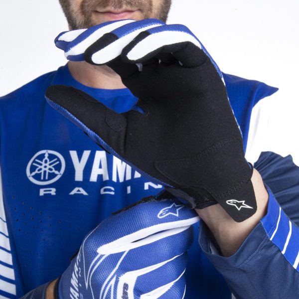 1751798171 A24 Rg105 E0 0l 24 Mx Gloves Men Ykon Studio 002 900x900 1.jpg