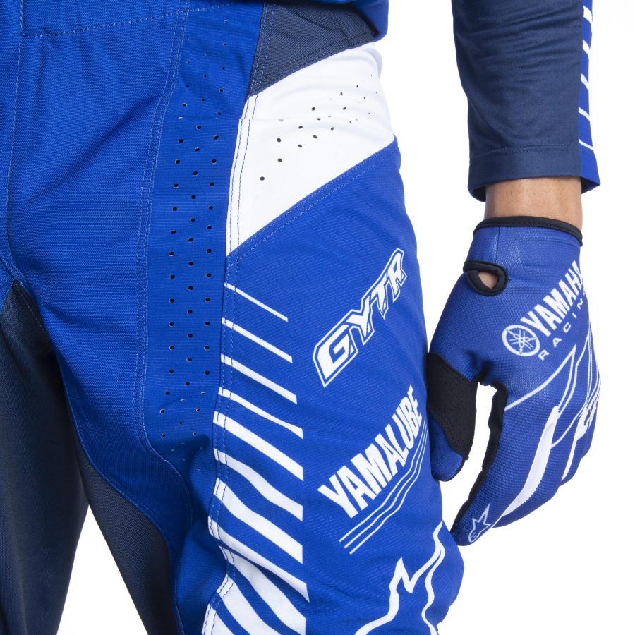 1751798171 A24 Rg105 E0 0l 24 Mx Gloves Men Ykon Studio 003 900x900 1.jpg